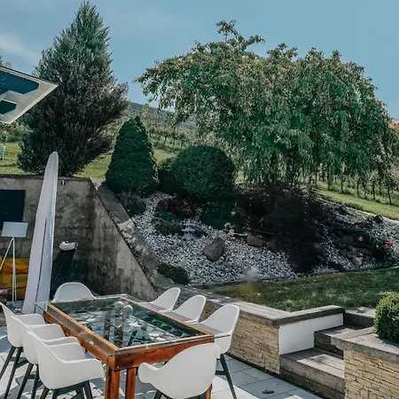 Lodge Weingut Holler Weingarten