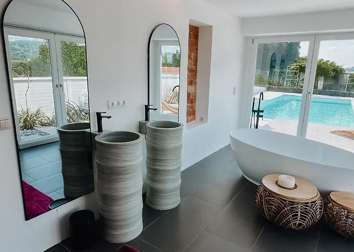 Lodge Weingut Holler Weingarten