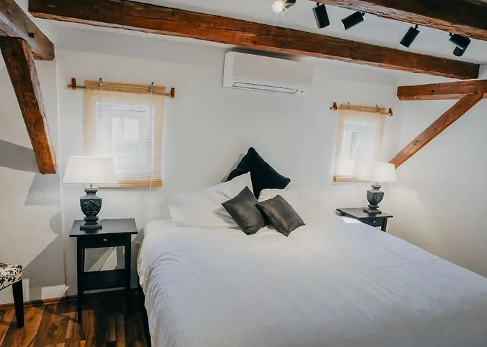 Lodge Weingut Holler Weingarten *