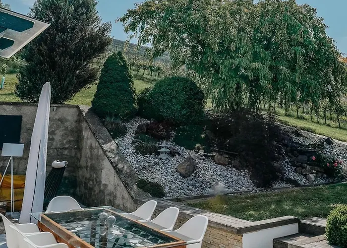 Lodge Weingut Holler Weingarten