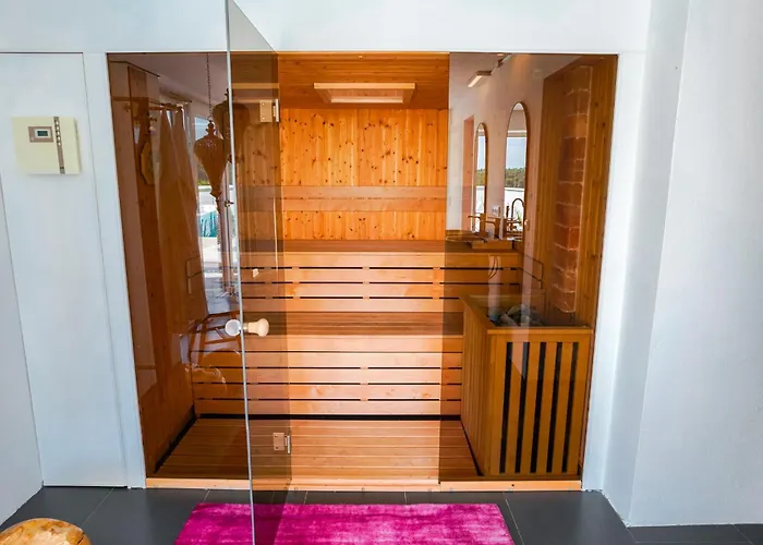 Weingut Holler Weingarten 山林小屋 *